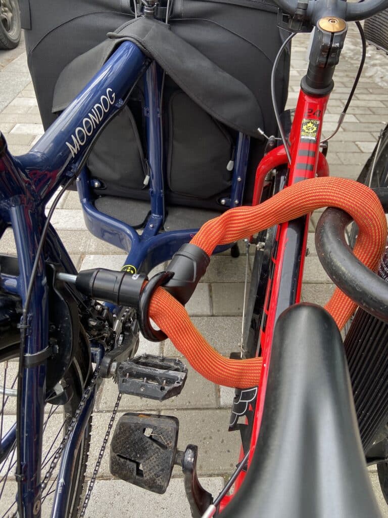antivol-vélo-cargo-montreal-dumoulin-bicyclettes-chaine-abus-cadenas-de-cadre-cadenas-de-roue-abus_ach_1