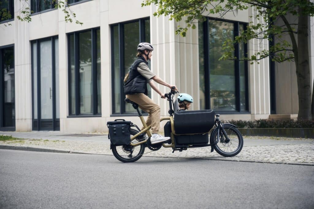 Riese-und-muller-carrie-velo-cargo-montreal-quebec-1-Kind_Fahren
