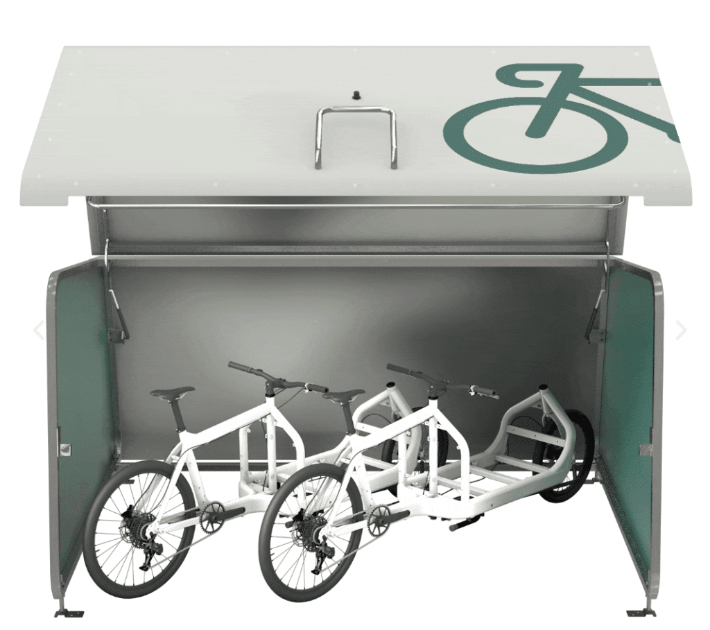 bullitt-dans-un-abri-a-velo-larry-vs-harry-montreal-quebec