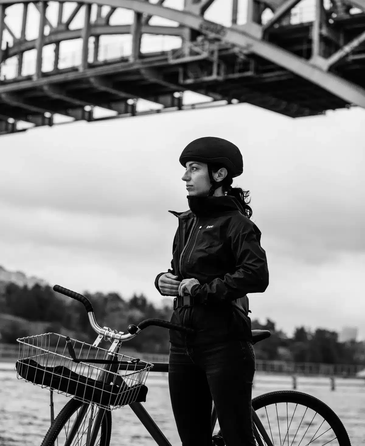 Casque-de-vélo-Poc_Myelin_Montréal-Québec_Dumoulin_Bicyclettes_10540-Myelin_1002_UraniumBlack_1_1200x